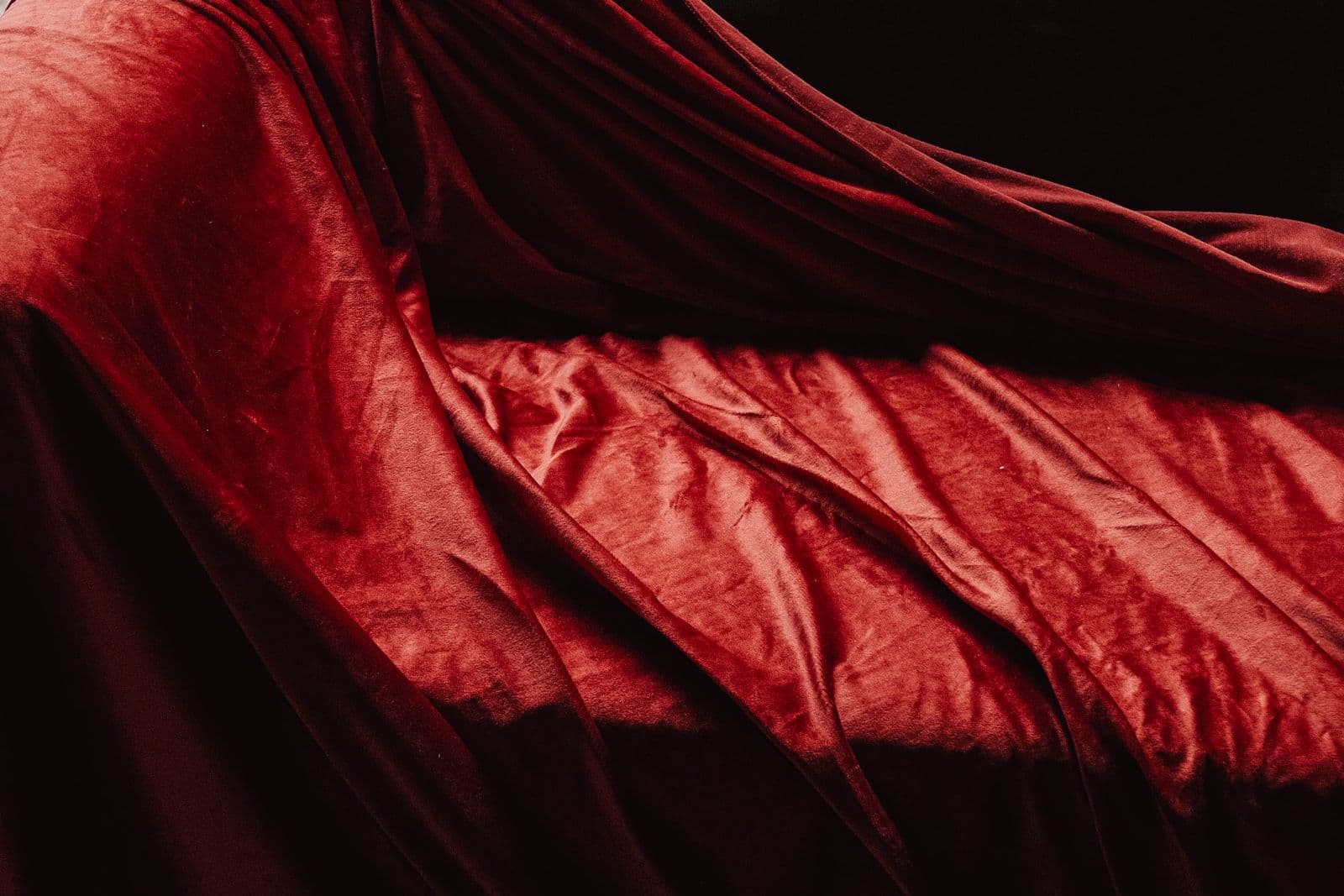 Deep velvet drapes — a palace-inspired wedding website mood